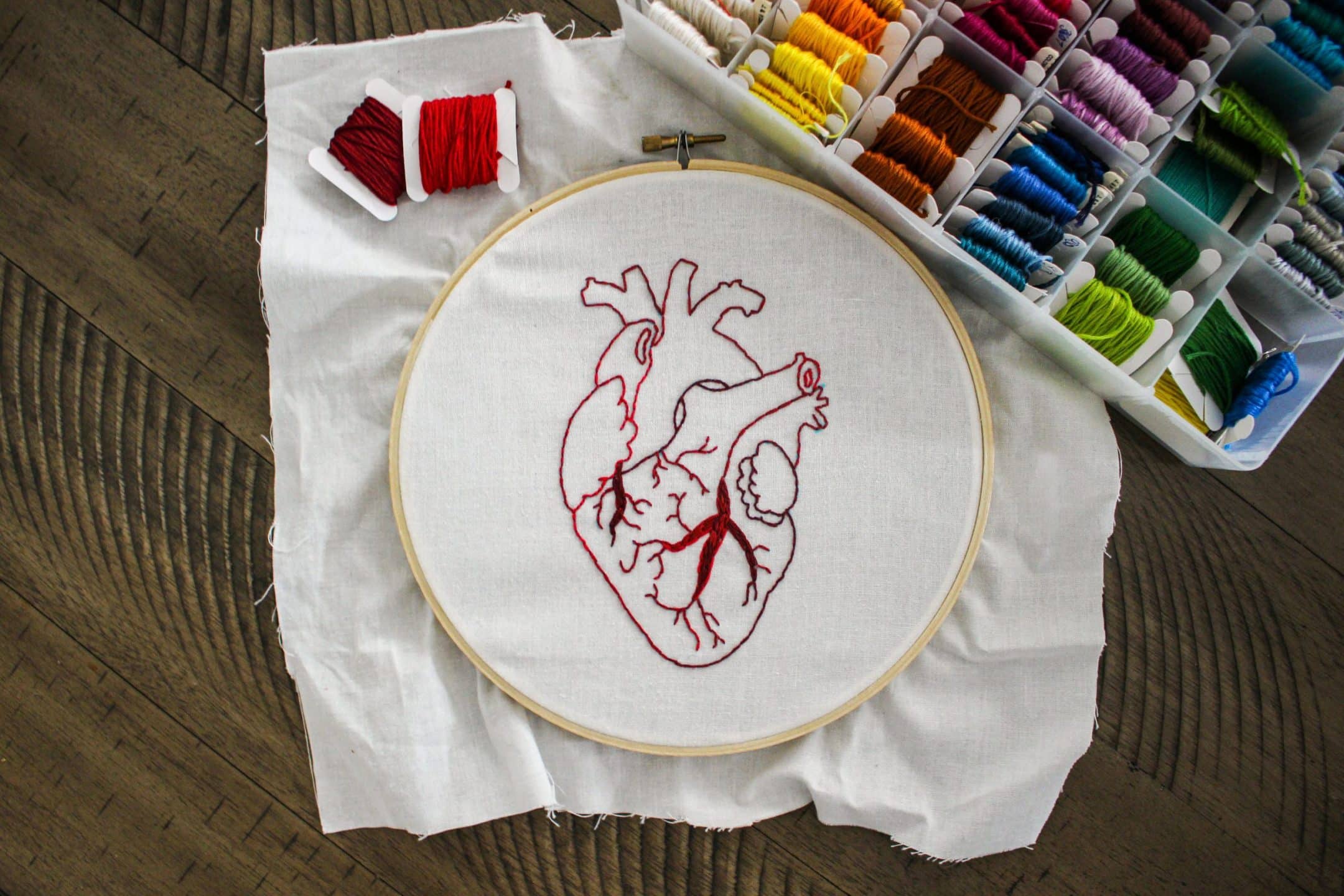 Spirit-fashion heart embroidery on organic cotton